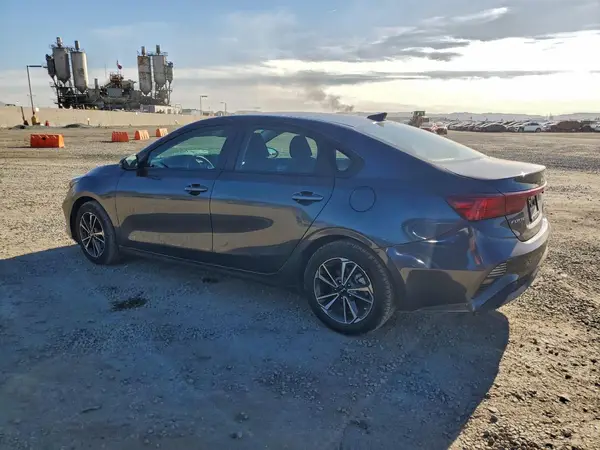 3KPF24AD9PE613913 2023 KIA FORTE - Image 2