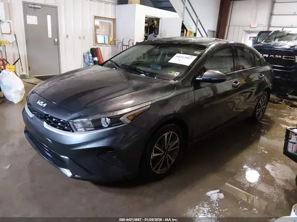 3KPF24AD9PE615211 2023 KIA FORTE - Image 2