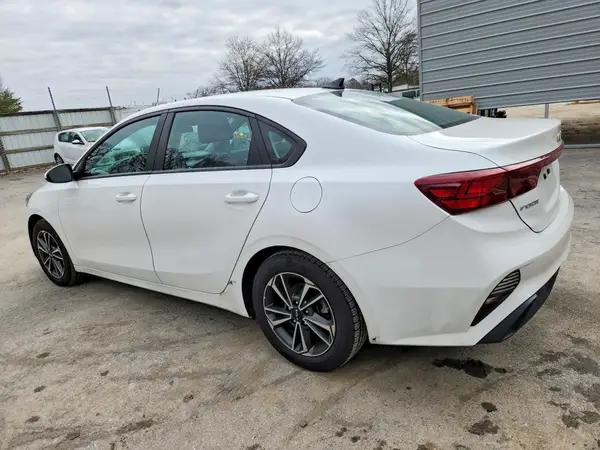 3KPF24AD9PE616228 2023 KIA FORTE - Image 2