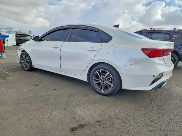 3KPF24AD9PE617587 2023 KIA FORTE - Image 2