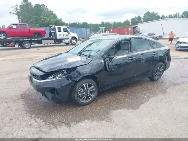 3KPF24AD9PE618383 2023 KIA FORTE - Image 2