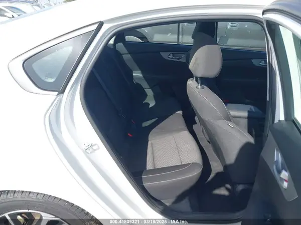 3KPF24AD9PE618769 2023 KIA FORTE - Image 8
