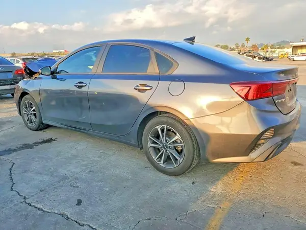 3KPF24AD9PE620974 2023 KIA FORTE - Image 2