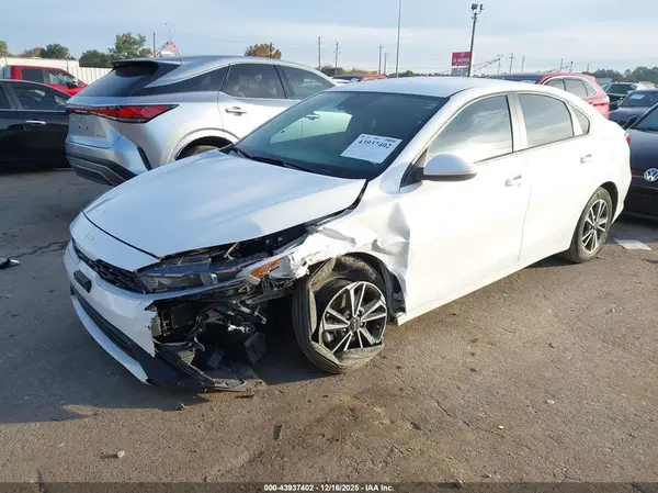 3KPF24AD9PE624474 2023 KIA FORTE - Image 2