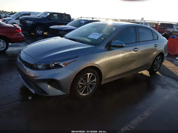 3KPF24AD9PE625964 2023 KIA FORTE - Image 2