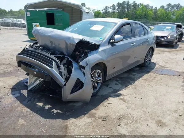 3KPF24AD9PE627455 2023 KIA FORTE - Image 2