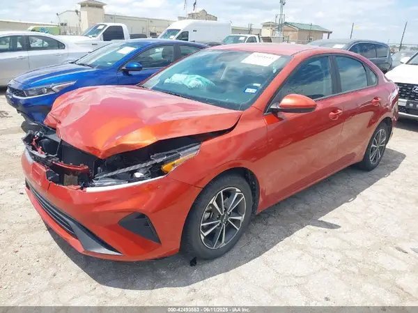 3KPF24AD9PE627813 2023 KIA FORTE - Image 2