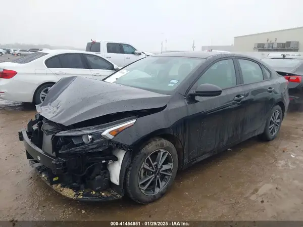 3KPF24AD9PE628038 2023 KIA FORTE - Image 2