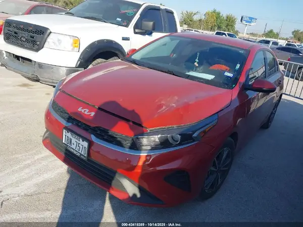 3KPF24AD9PE628735 2023 KIA FORTE - Image 2