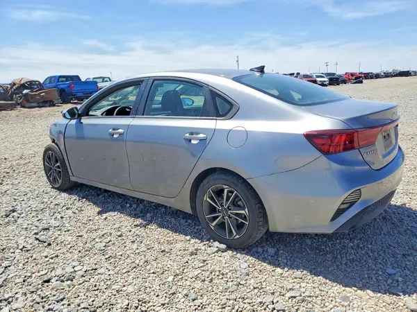 3KPF24AD9PE628928 2023 KIA FORTE - Image 2
