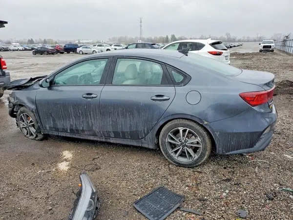 3KPF24AD9PE629092 2023 KIA FORTE - Image 2