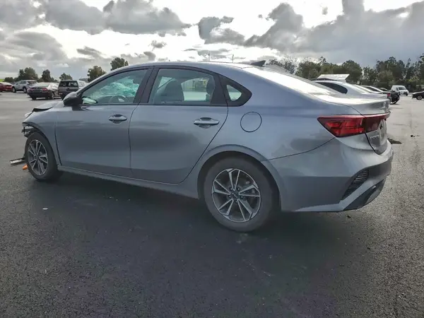 3KPF24AD9PE629559 2023 KIA FORTE - Image 2