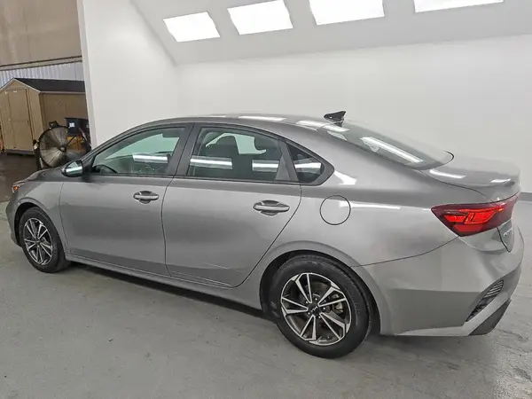 3KPF24AD9PE631800 2023 KIA FORTE - Image 2
