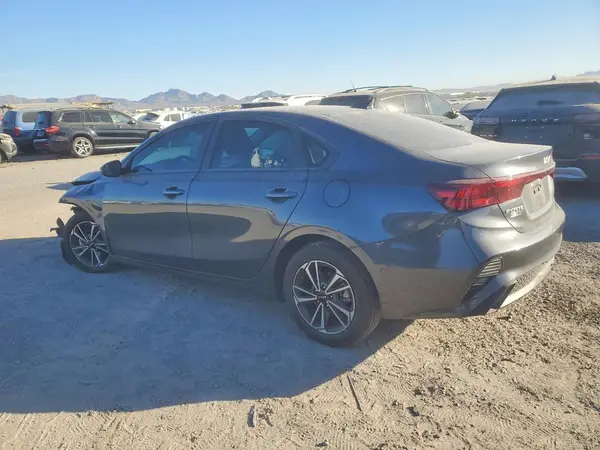 3KPF24AD9PE633305 2023 KIA FORTE - Image 2