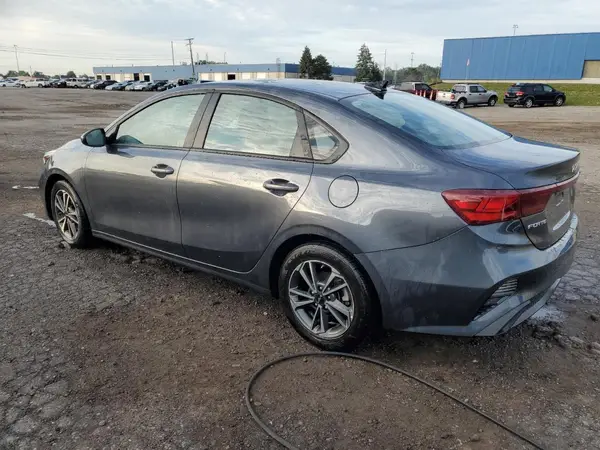 3KPF24AD9PE633675 2023 KIA FORTE - Image 2