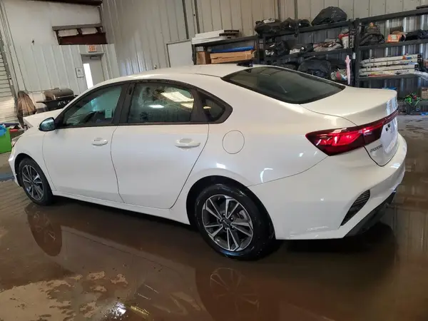 3KPF24AD9PE635927 2023 KIA FORTE - Image 2