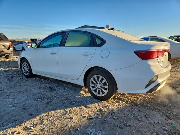 3KPF24AD9PE640156 2023 KIA FORTE - Image 2