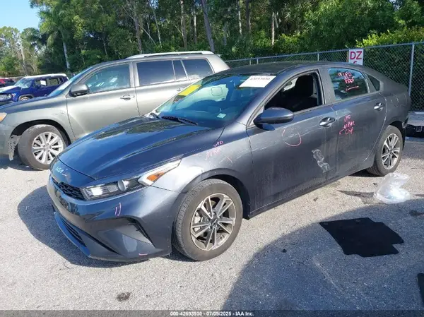 3KPF24AD9PE640318 2023 KIA FORTE - Image 2