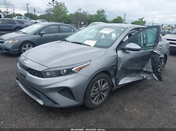 3KPF24AD9PE641663 2023 KIA FORTE - Image 2
