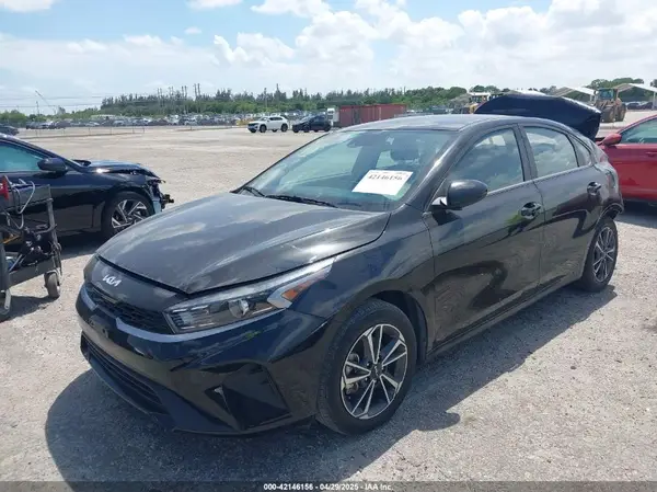 3KPF24AD9PE643087 2023 KIA FORTE - Image 2