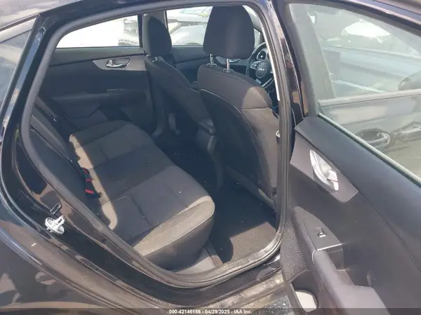 3KPF24AD9PE643087 2023 KIA FORTE - Image 8