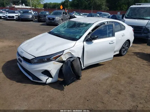 3KPF24AD9PE645602 2023 KIA FORTE - Image 2