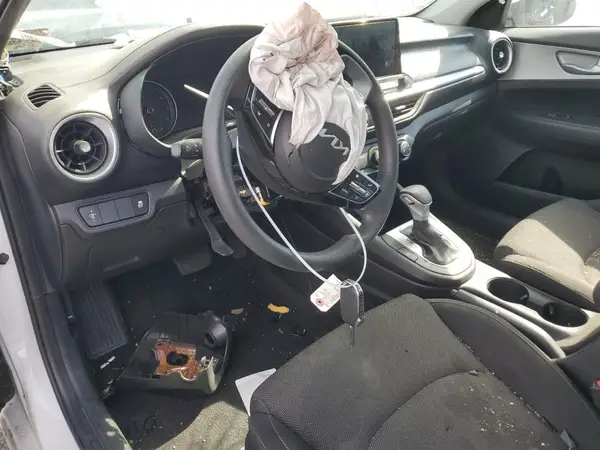 3KPF24AD9PE646247 2023 KIA FORTE - Image 8