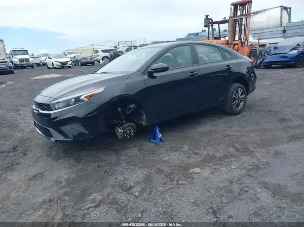 3KPF24AD9PE646989 2023 KIA FORTE - Image 2
