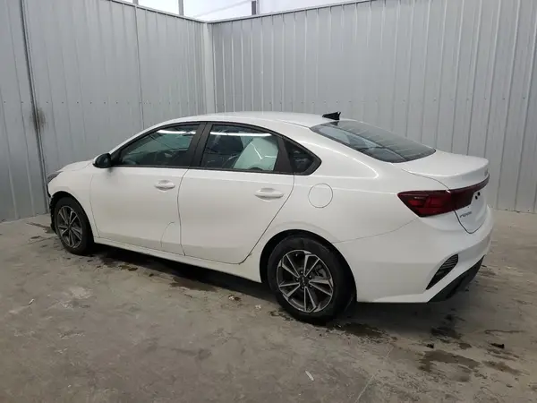 3KPF24AD9PE646992 2023 KIA FORTE - Image 2