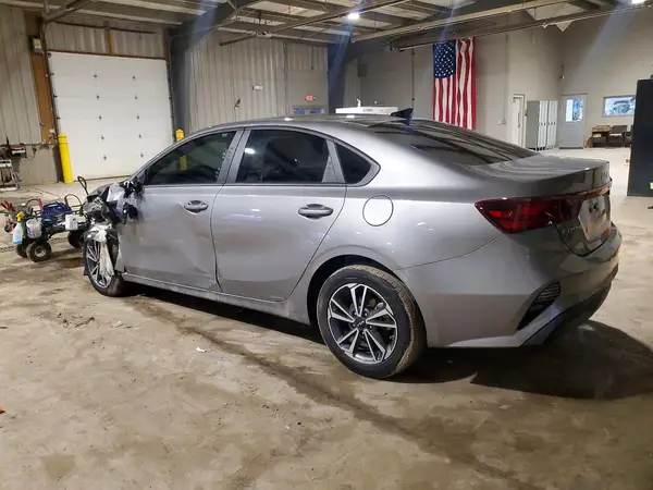 3KPF24AD9PE648113 2023 KIA FORTE - Image 2