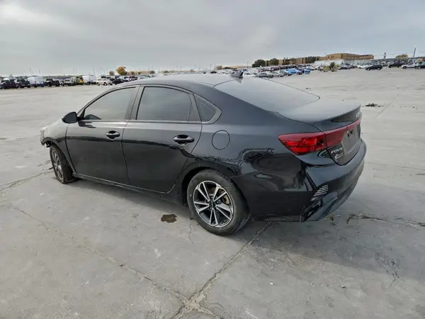 3KPF24AD9PE648726 2023 KIA FORTE - Image 2