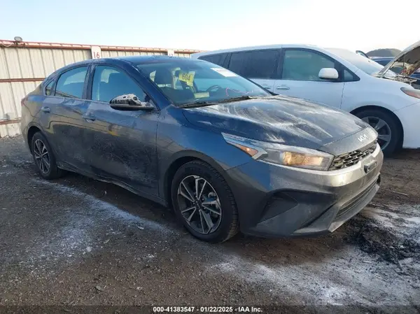 3KPF24AD9PE649343 2023 KIA FORTE - Image 1