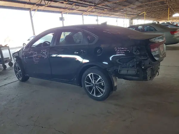 3KPF24AD9PE653358 2023 KIA FORTE - Image 2