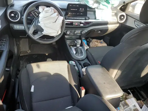 3KPF24AD9PE653991 2023 KIA FORTE - Image 8