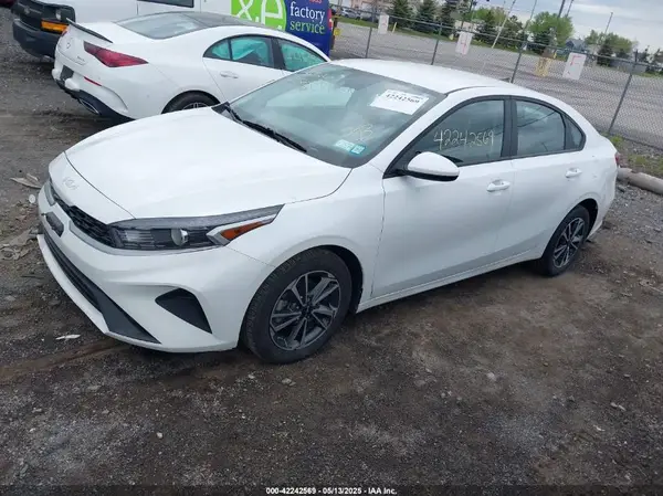 3KPF24AD9PE657457 2023 KIA FORTE - Image 2