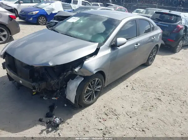 3KPF24AD9PE662898 2023 KIA FORTE - Image 2