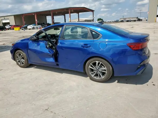 3KPF24AD9PE663470 2023 KIA FORTE - Image 2