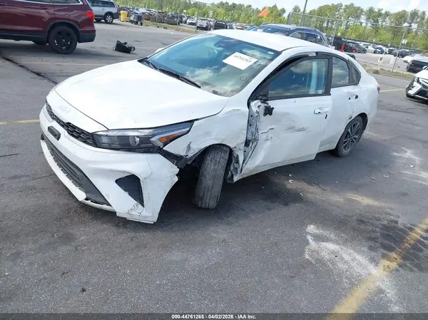 3KPF24AD9PE663792 2023 KIA FORTE - Image 2