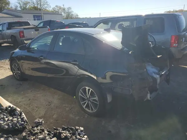 3KPF24AD9PE663937 2023 KIA FORTE - Image 2