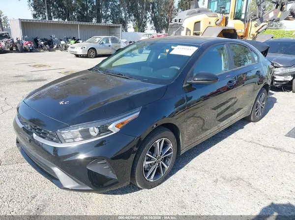 3KPF24AD9PE665560 2023 KIA FORTE - Image 2