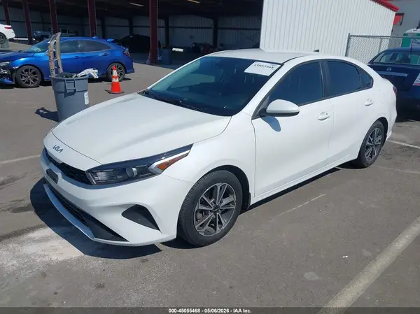 3KPF24AD9PE674131 2023 KIA FORTE - Image 2