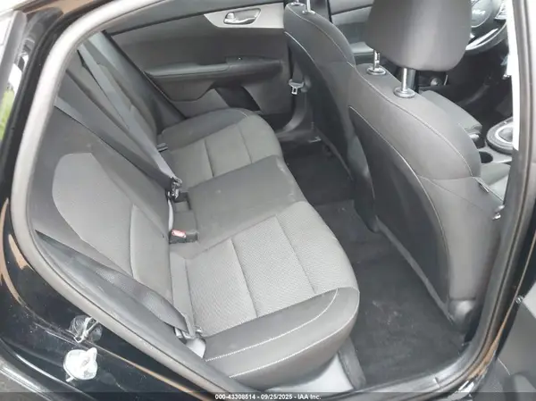 3KPF24AD9PE674999 2023 KIA FORTE - Image 8