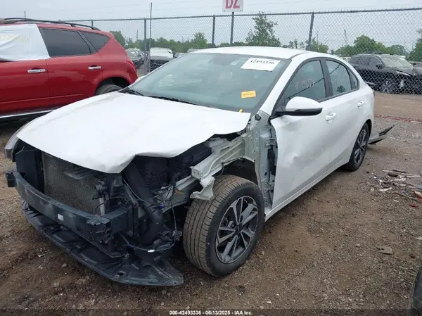 3KPF24AD9PE675456 2023 KIA FORTE - Image 2
