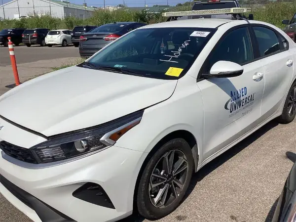 3KPF24AD9PE675506 2023 KIA FORTE - Image 2