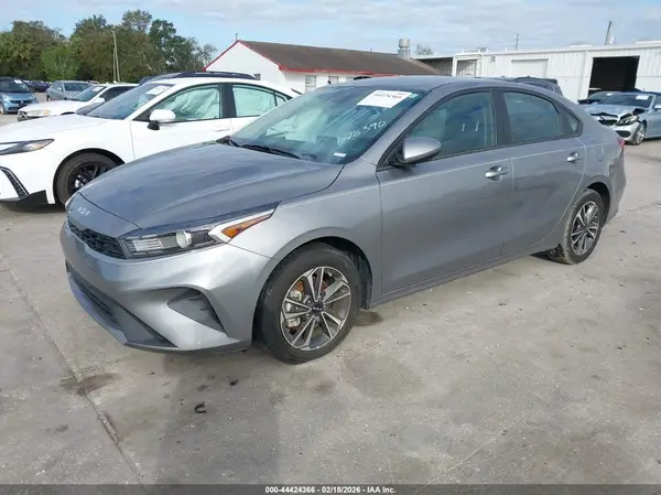 3KPF24AD9PE678390 2023 KIA FORTE - Image 2