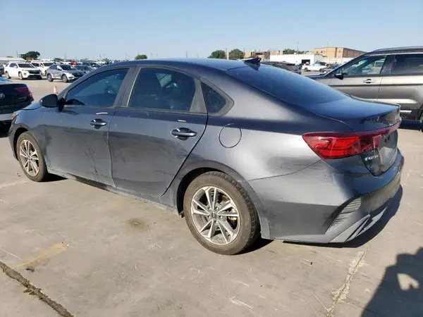 3KPF24AD9PE678518 2023 KIA FORTE - Image 2