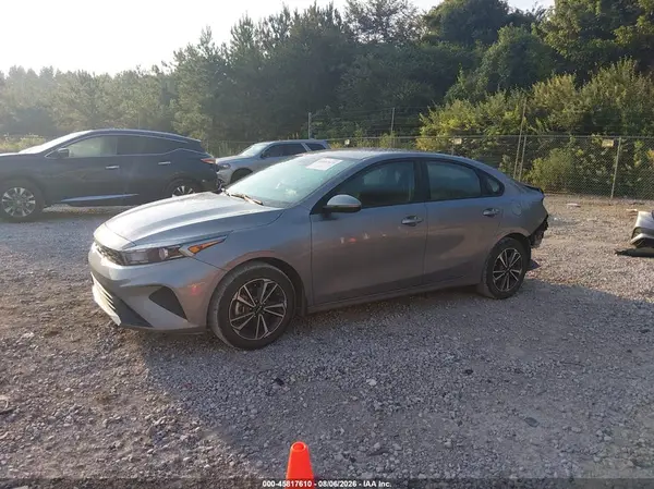 3KPF24AD9PE682598 2023 KIA FORTE - Image 2