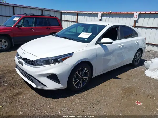 3KPF24AD9PE683721 2023 KIA FORTE - Image 2