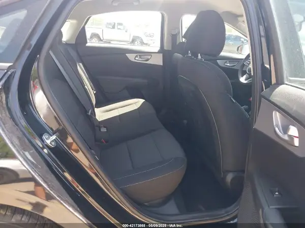 3KPF24AD9PE684030 2023 KIA FORTE - Image 8