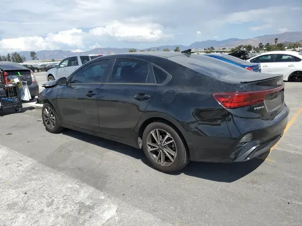 3KPF24AD9PE686747 2023 KIA FORTE - Image 2